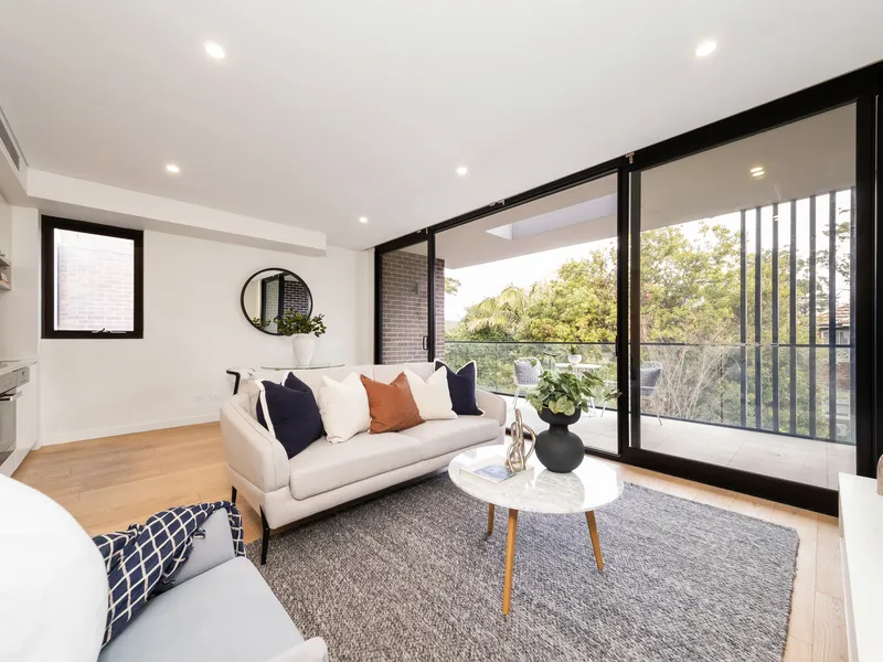 Spacious modern apartment of superb convenience