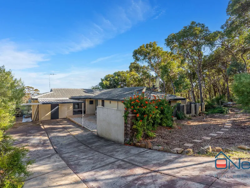 4 BEDROOM 2 BATHROOM FAMILY HOME !