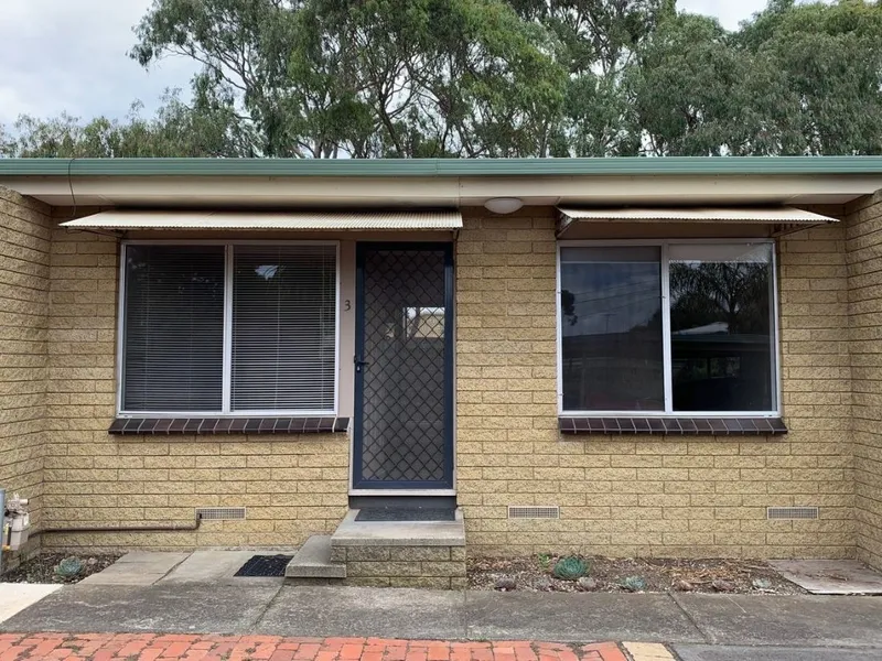 Neat one bedroom unit in convenient location!