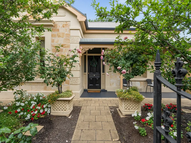 ELEGANT SANDSTONE VILLA RESIDENCE IN THE HEART OF THE MOST DESIRABLE PARKSIDE