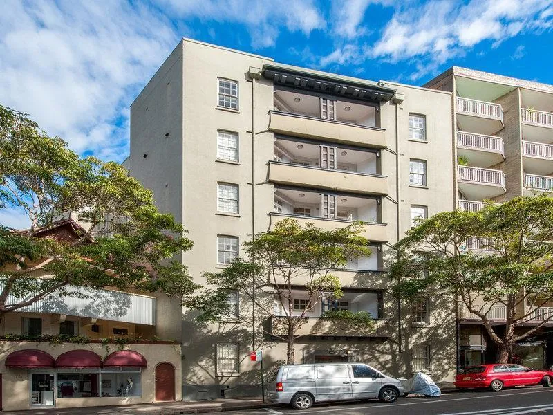 Tastefully renovated two bedroom apartment in Rushcutters Bay