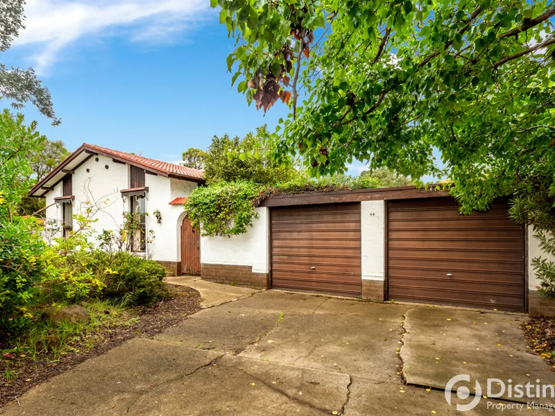 Family home with a pool!
