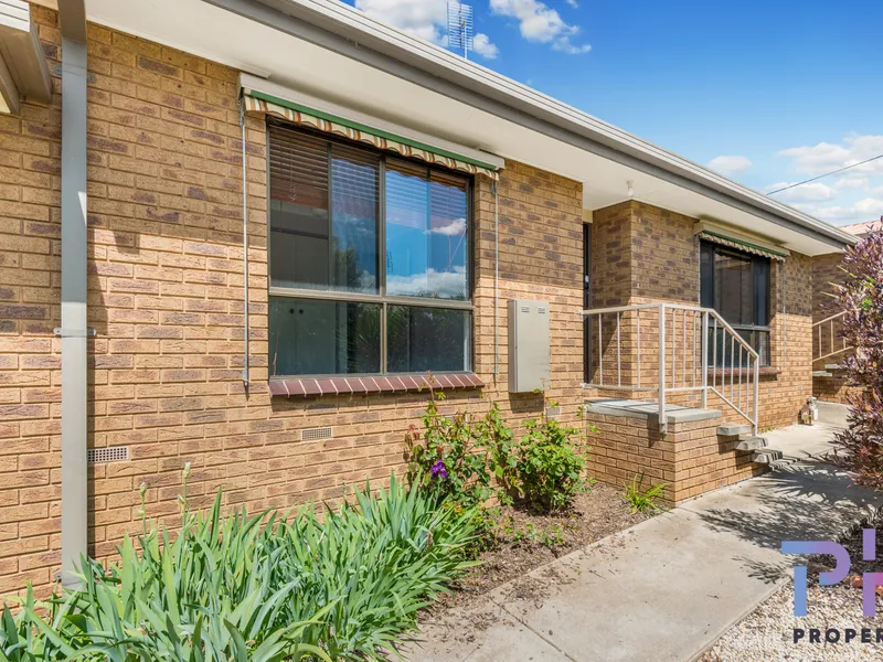 SPACIOUS UNIT IN GOLDEN SQUARE