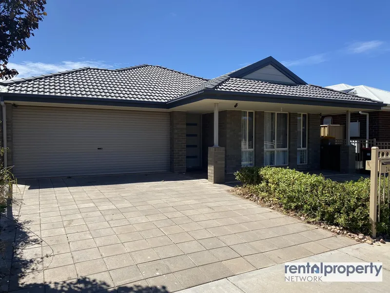 RARE 4 BEDROOM HOUSE WITH DOUBLE GARAGE