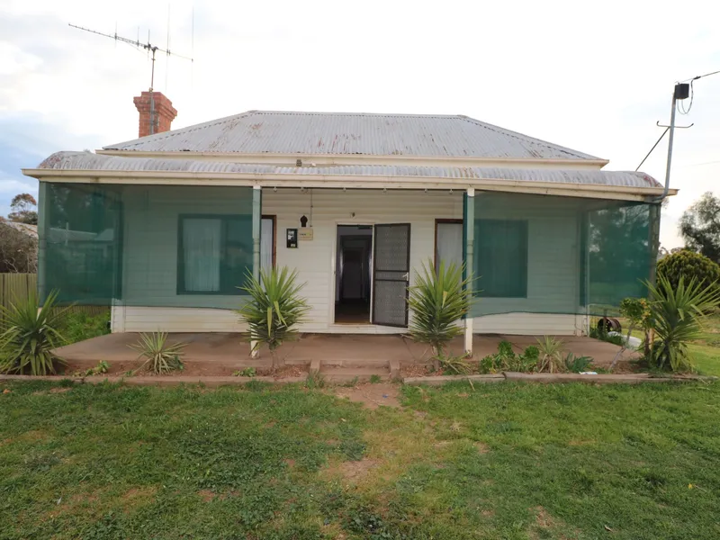 A CHEAP LIVEABLE HOUSE ON A LARGE BLOCK