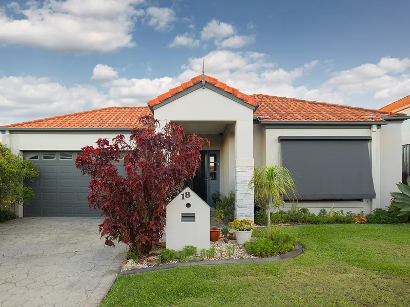 VARSITY NORTH SHORE SINGLE LEVEL HOME