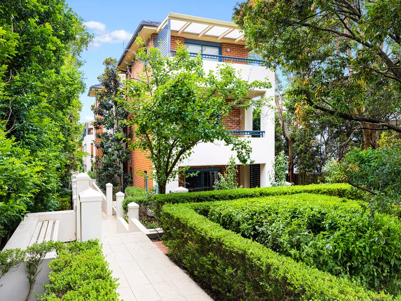 Oversized One Bedroom Executive Apartment, Stand-Out Convenience