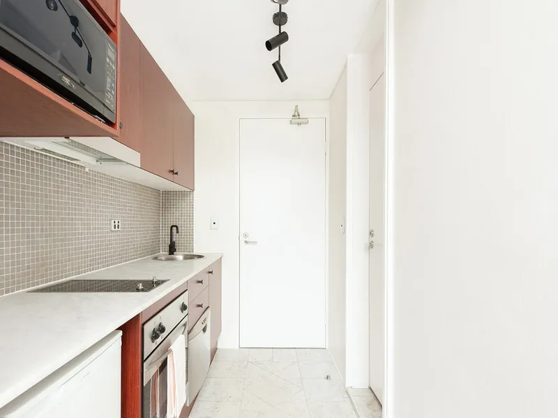 Well equipped furnished North Shore Studio*DEPOSIT RECEIVED*