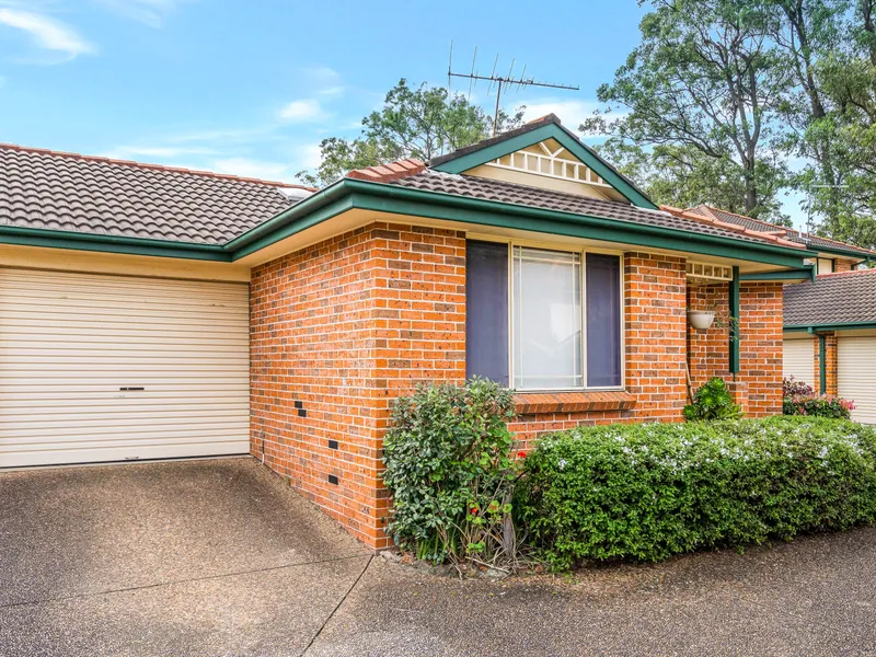 Single Level Living Perfected in Priariewood!