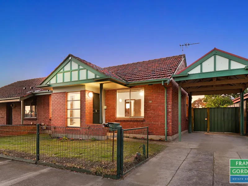 2 Bedroom Waterfront Home not to be missed !!! 6 months fixed term lease.