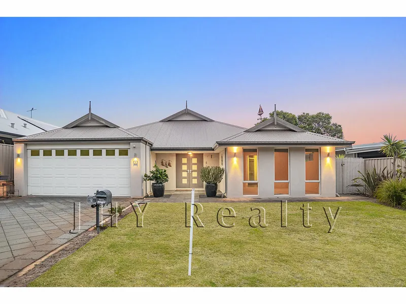 FAMILY FRIENDLY ENTERTAINER