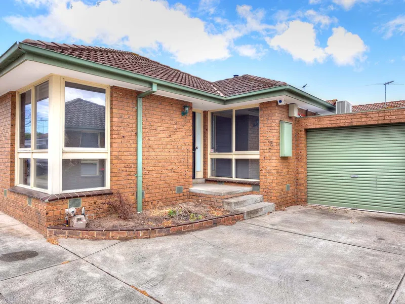 Stunning, light filled unit in the heart of Cheltenham!!