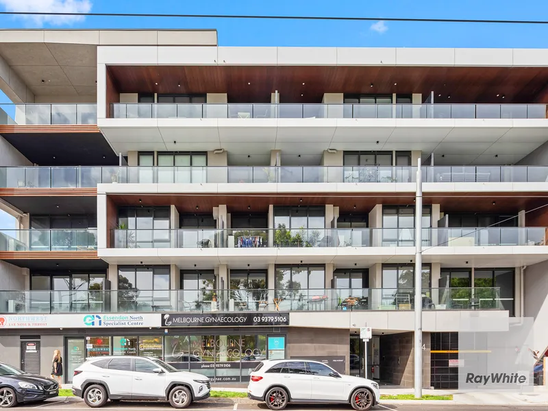 Contemporary & Low Maintenance Living!