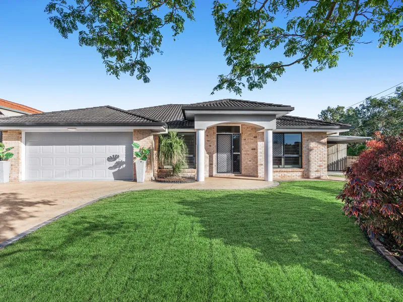 IMMACULATE RESIDENCE IN A TIGHTLY HELD POCKET