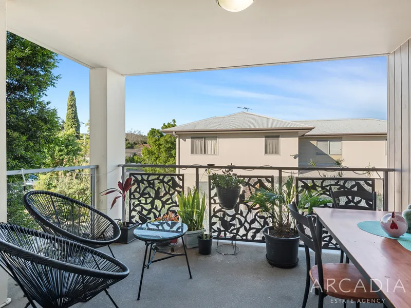 Modern Apartment with Great Convenience including Double Garage