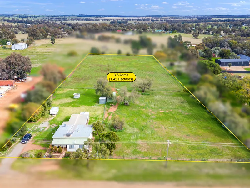 Tidy home on 3.5acres!