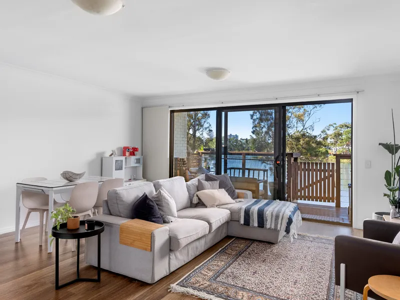 Renovated Waterfront Lifestyle Townhouse