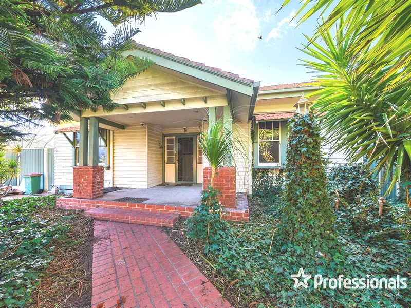 In the Heart of Maribyrnong - Close to shops and cafes