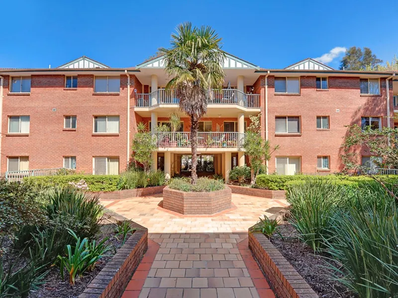 DONT MISS OUT ON THIS SPACIOUS TOP FLOOR 2 BEDROOM, 2 BATHROOM UNIT!