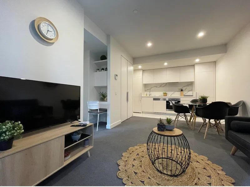 Fully furnished 2 bedroom apartment on St kilda road