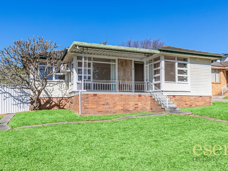 Charming 3-Bedroom Gem Opposite the Park!