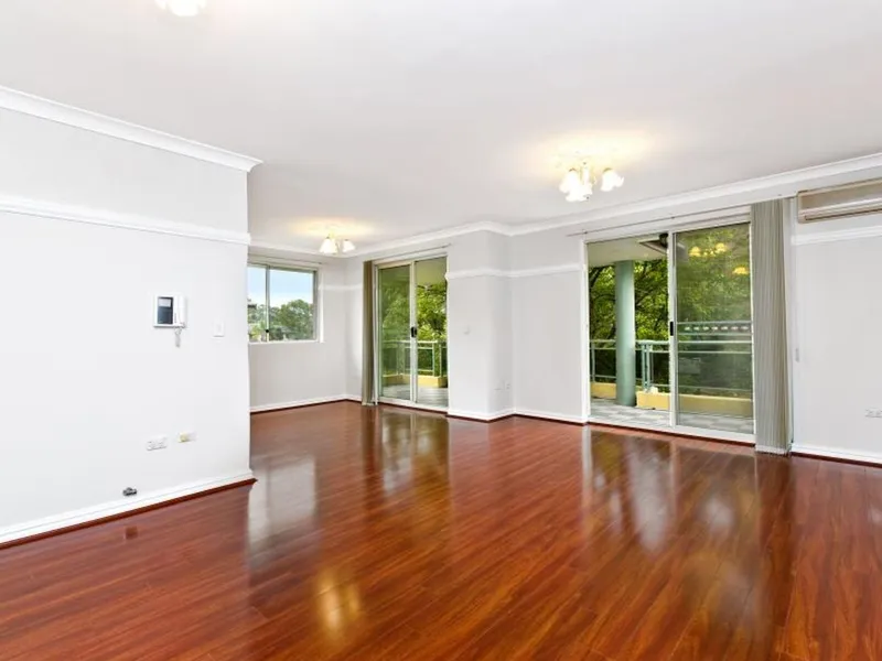 SPACIOUS THREE BEDROOM UNIT WITH LEAFY OUTLOOK