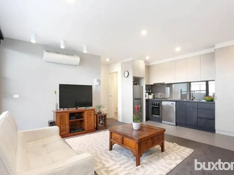 Spacious Apartment on Mentone's Door step