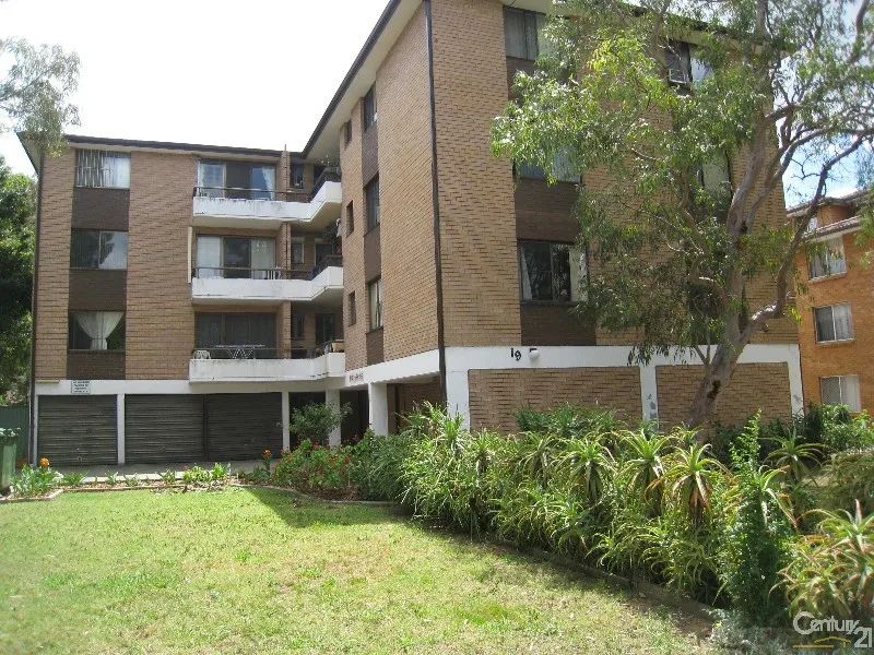 CONVENIENT 2 BEDROOM UNIT(ONE WEEK FREE RENT)
