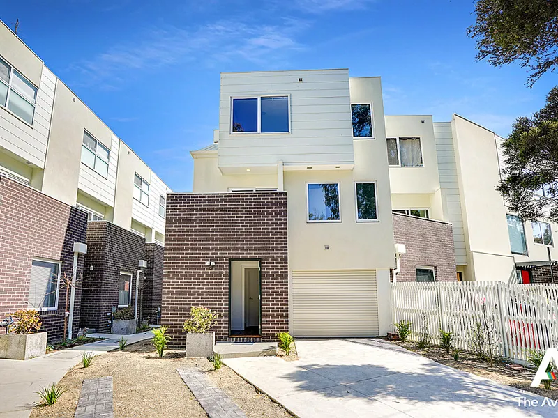 NEW HOME with 2 LIVING ROOM --Best Front Unit with view