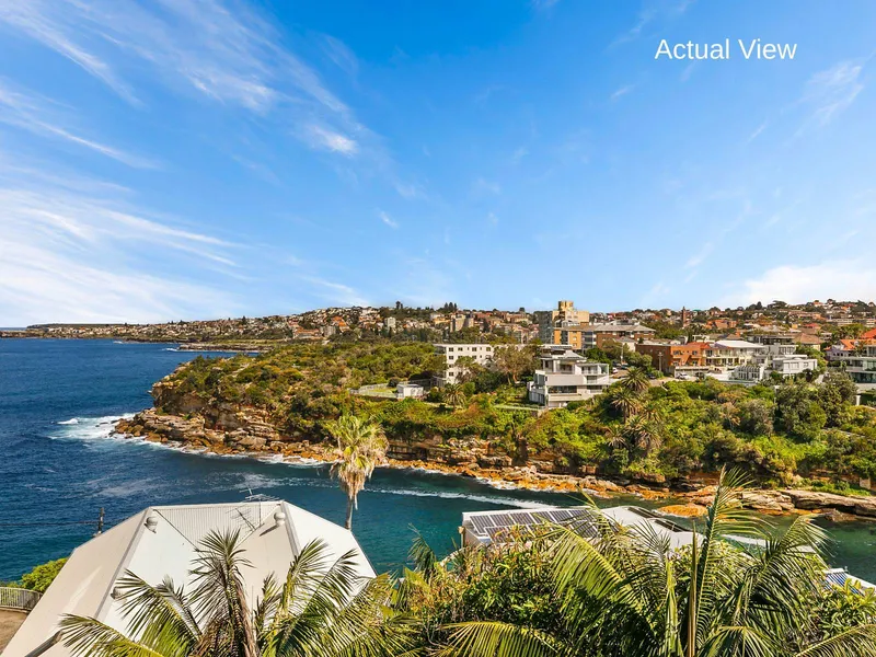 Top floor Art Deco home with stunning ocean views