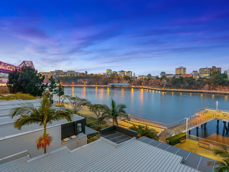 LUXURY RIVERSIDE LIFESTYLE AT ONE HOLMAN