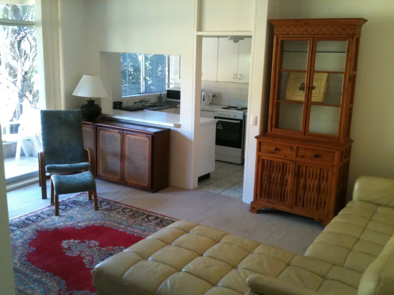 $610 per week Spacious, Sunny, Light, Quiet, 2 dble bedroom Furnished apartment