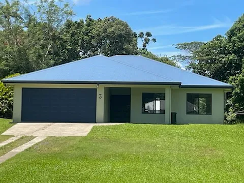 STUNNING & PRIVATE FAMILY HOME ON HALF AN ACRE