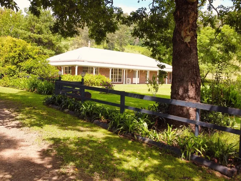 Income Producing Farmstay in Ellenborough! 