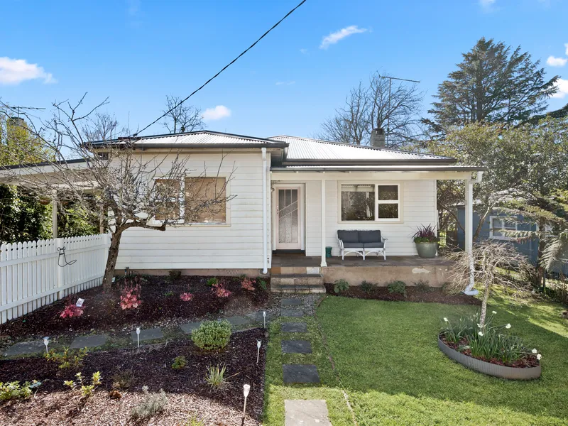 Sought After Mountain Cottage Appeal With Contemporary Updates