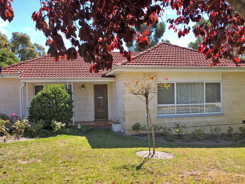 Beautifully Maintained & Presented - Solid Stone