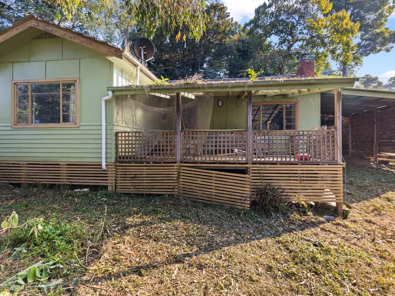 Character, mountain views and a renovating opportunity!