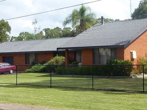 FAMILY HOME IN A PEACEFUL SETTING