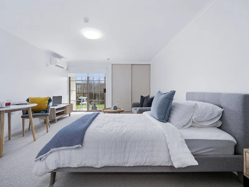 Lovely low maintenance serviced apartment full of natural light and located close to all amenities