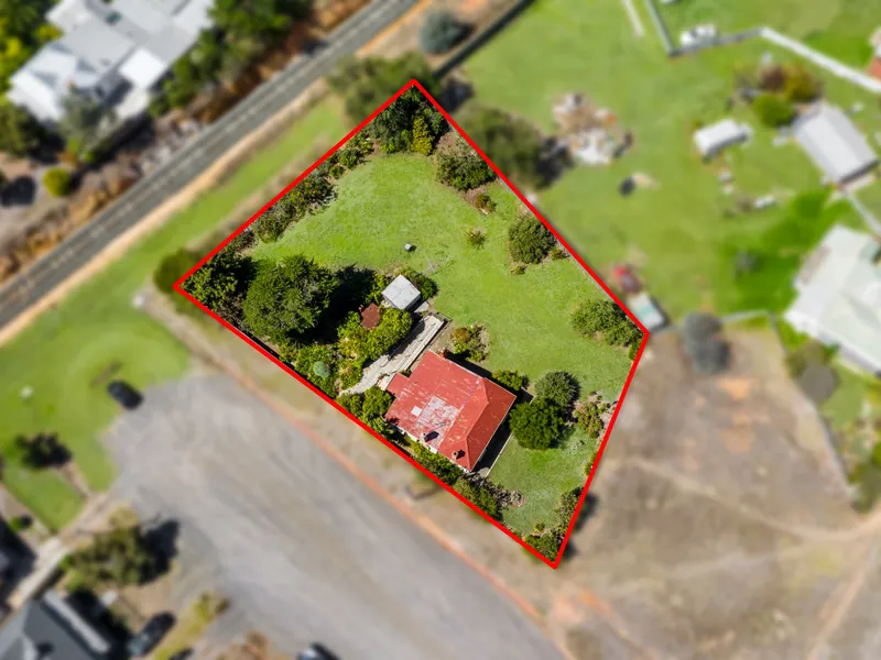 COTTAGE STYLE LIVING OR POSSIBILITY TO SUBDIVIDE