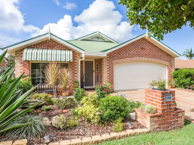 Stylishly Renovated Home - Just 4 houses from the Lake!