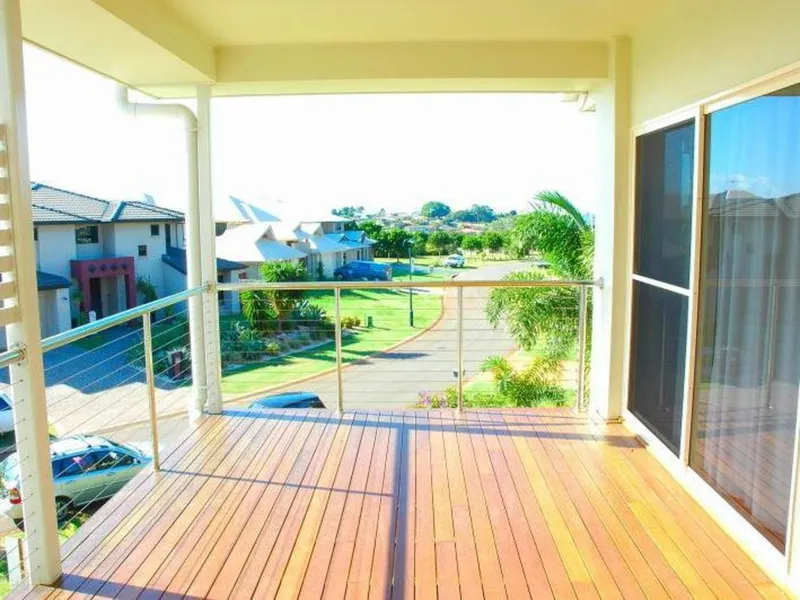 TWO STOREY HOME IN EXCLUSIVE ESTATE - BAY VIEWS FROM DECK, A/C, LOW MAINTENANCE