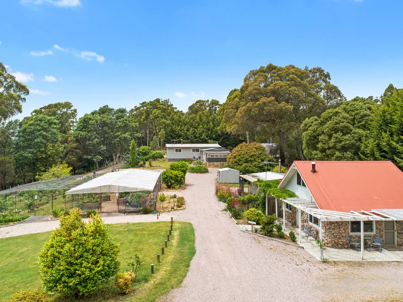 3 dwellings + income on acreage + more