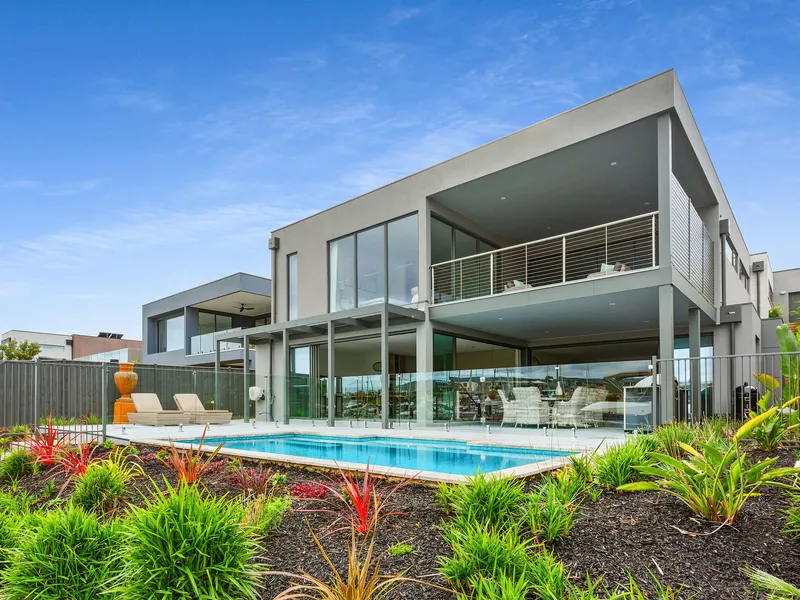 HIDDEN HARBOUR SPLENDOUR + 12m BERTH