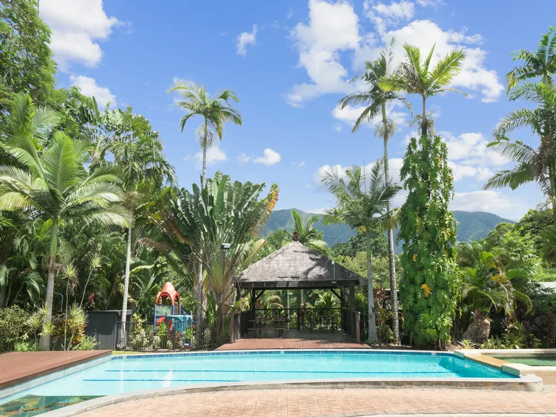 TWIN PALMS – WHERE EVERY DAY IS A HOLIDAY!