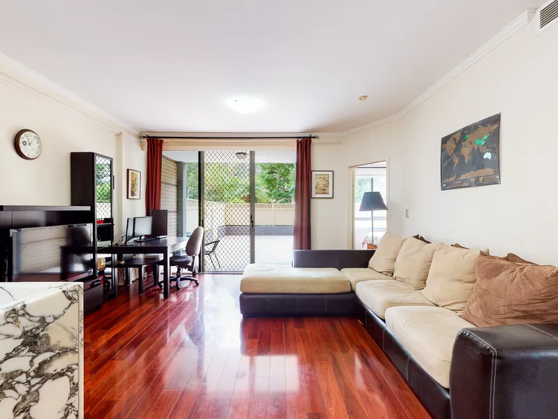 Luxury Garden apartment of villa proportions!