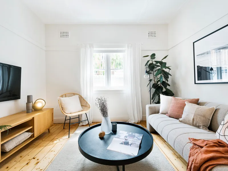 Art Deco apartment in renowned park enclave