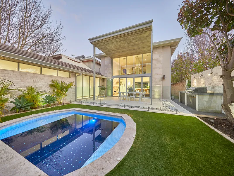 MODERN COASTAL FAMILY OASIS IN THE HEART OF COTTESLOE!