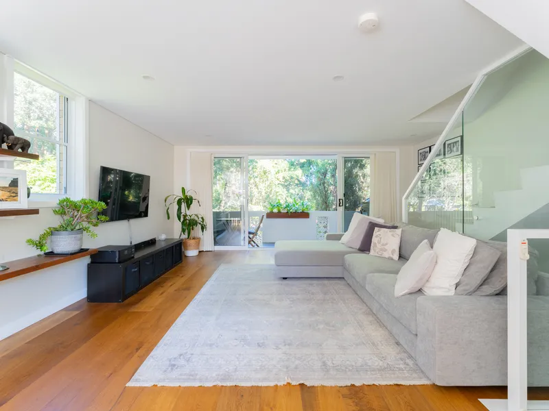 Sun-Filled Townhouse in Freshwater Oasis