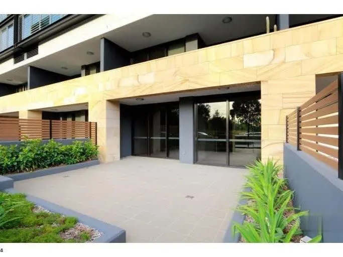 Spacious 1 bedroom apartment with a huge courtyard